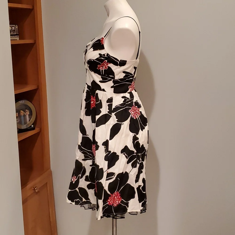 Trixxi Clothing Company White, Brown, and Red Floral Dress Size 7 Juniors - Picture 6 of 10